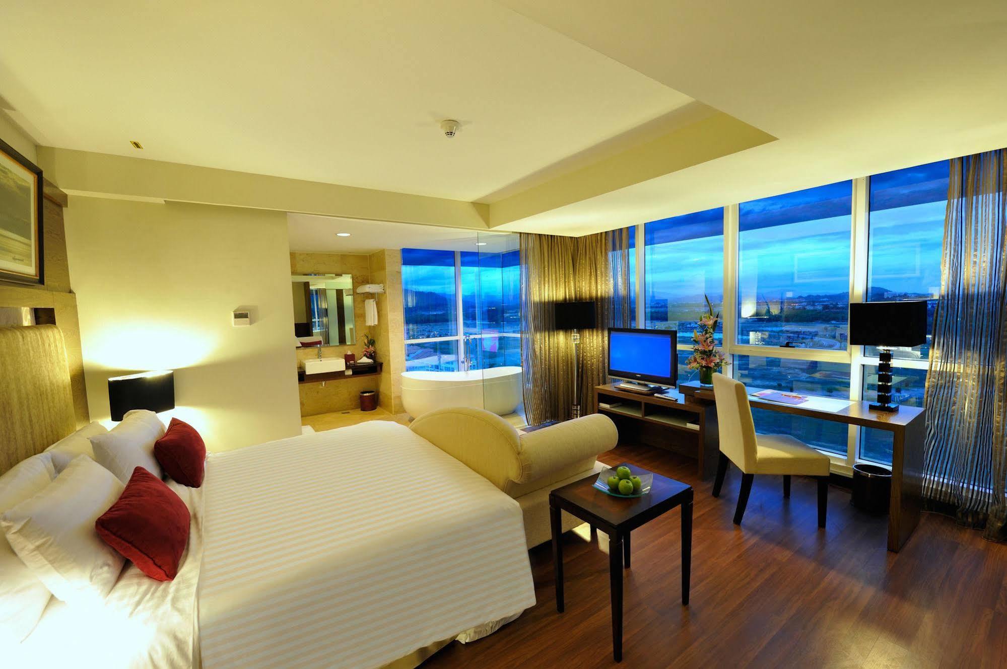 โรงแรมแกรนด์ บอร์เนียว โกตาคินาบาลู ภายนอก รูปภาพ